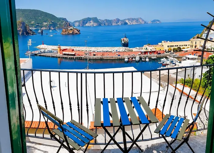 Maridea - Camere con vista al Porto Ponza